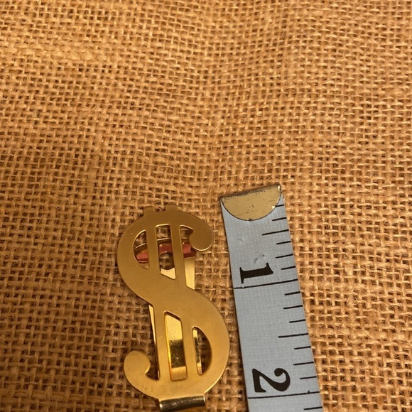 Men’s Gold Color Dollar Sign Money Bills Clip Size 2’ inches. - Picture 3 of 3